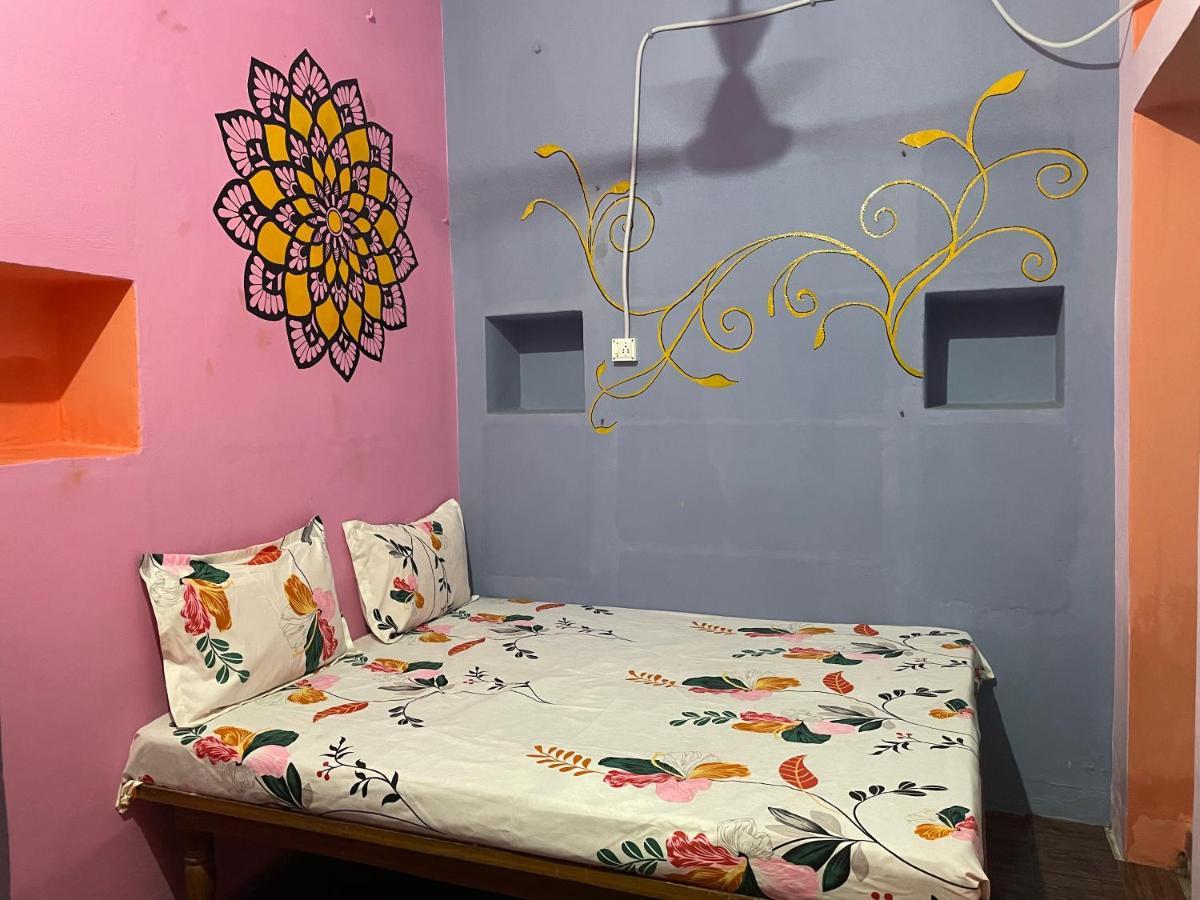 Indra Paying Guest House Benares Buitenkant foto